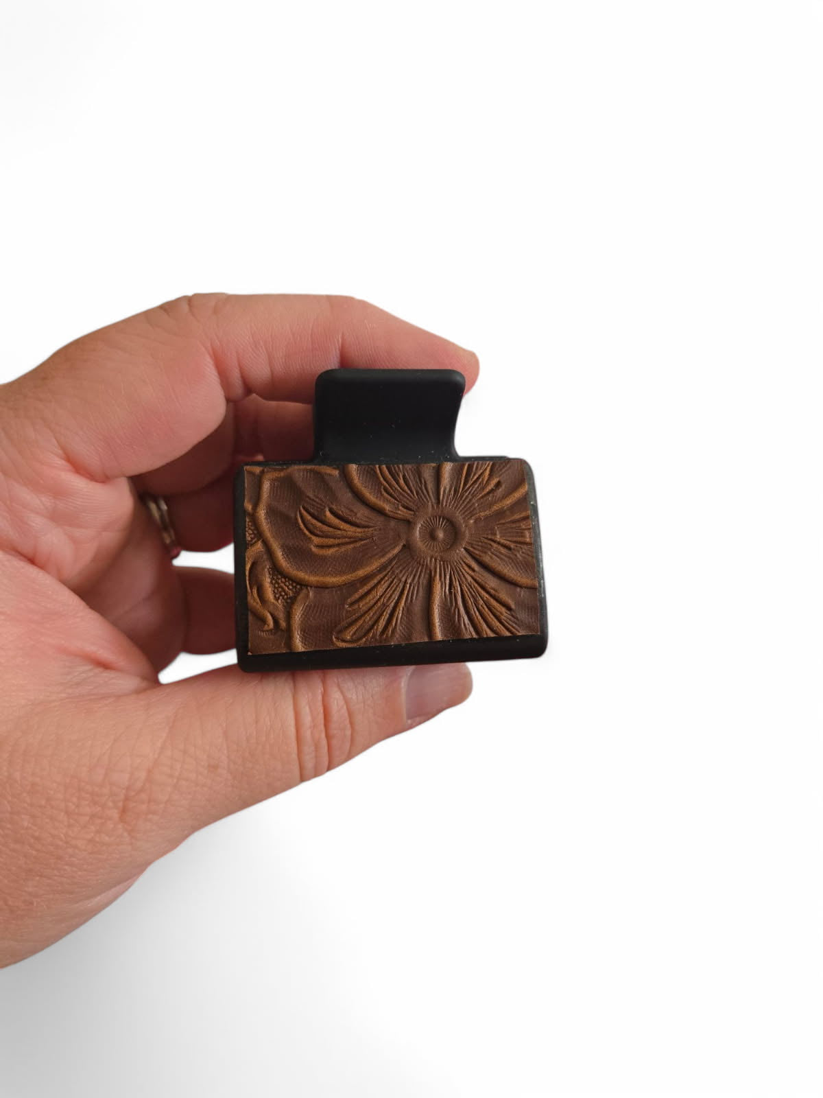 Small hair clip with leather